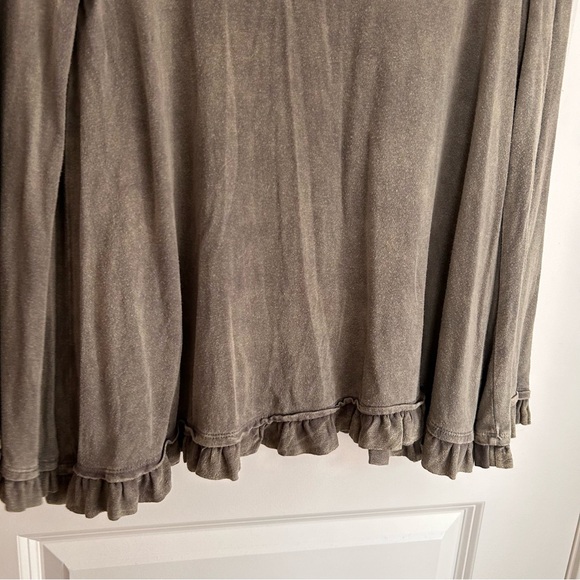 Boho olive green acid wash ruffle trim bell wide sleeve Altar'd state top - Picture 5 of 7